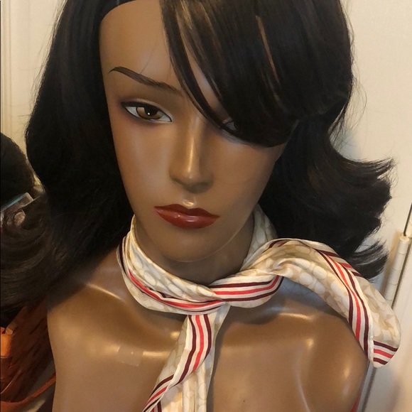 The gorgeous coach scarf in cream, a simple elegance for your outfit 😍 - Picture 3 of 8